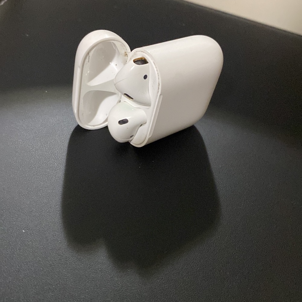 Apple Wireless EarPods with Case